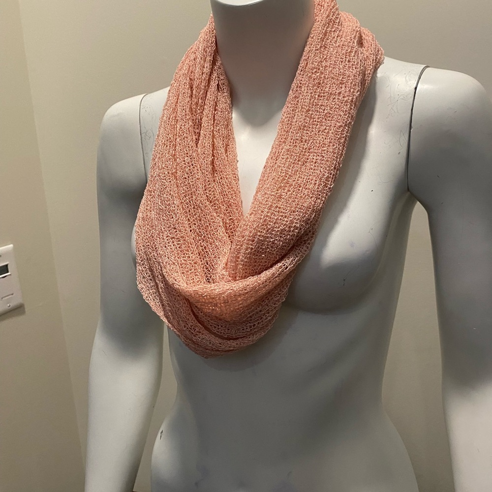 🧣 2 for $15 🧣Ladies O/S Infinity Scarf. Color Blush
